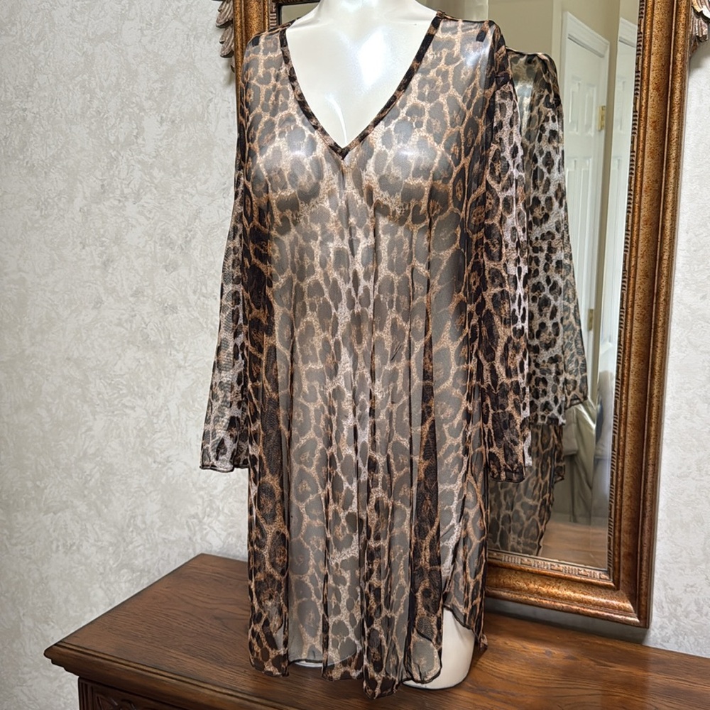 New Jordan Taylor Leopard Print shear beach coverup. Size XL. V-neck.